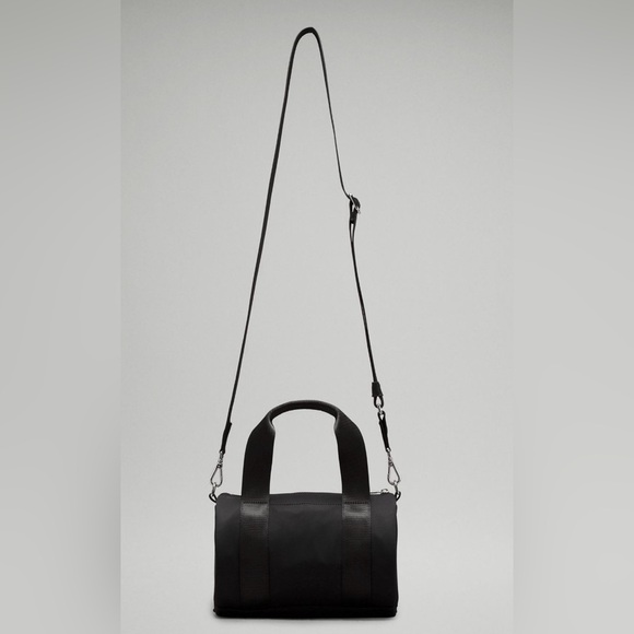 Lululemon NWT Knit Nylon Mini Barrel Duffle Crossbody Bag 5L Black - Picture 2 of 11